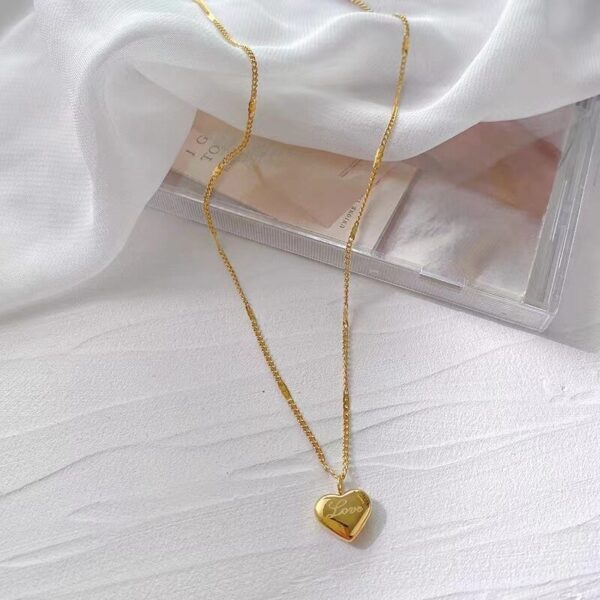 S5753d4768dec4c828f14d680eabbffeeR Gold Color Peach Heart Engraved Love Necklace